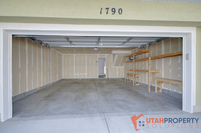 Building Photo - 1790 W Dalmeny Way