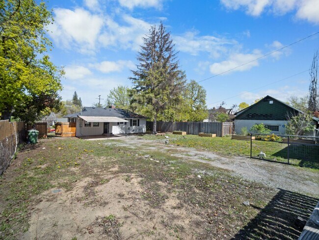 Building Photo - 203 W Cleveland Ave