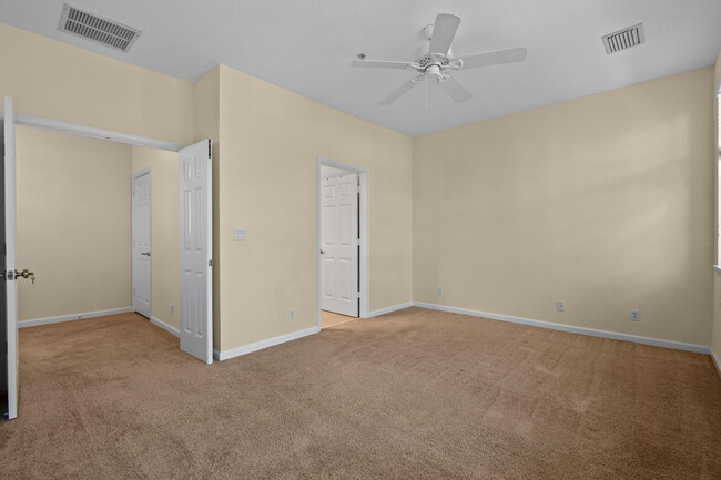 Building Photo - 147 Greenwich Cir