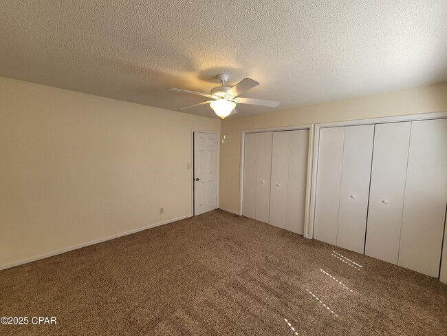 Building Photo - 1204 Drake Ave