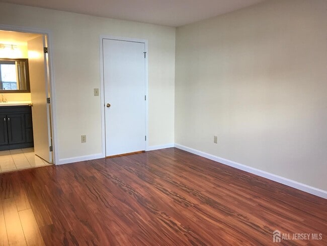 Building Photo - 601 Hampshire Dr