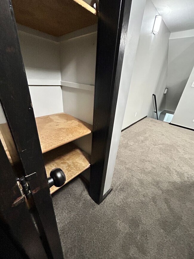 Building Photo - Unique two bedroom 1 1/2 bath with additio...