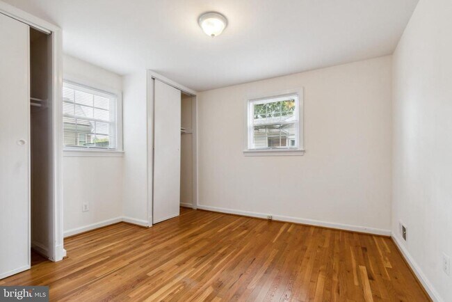 Building Photo - 9923 Mayfield Dr