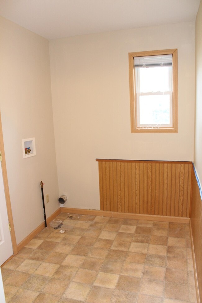 Building Photo - 1519 Baker Dr