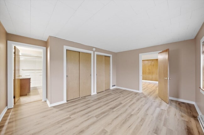 Building Photo - 3-Bed, 1-Bath Country Home in McHenry