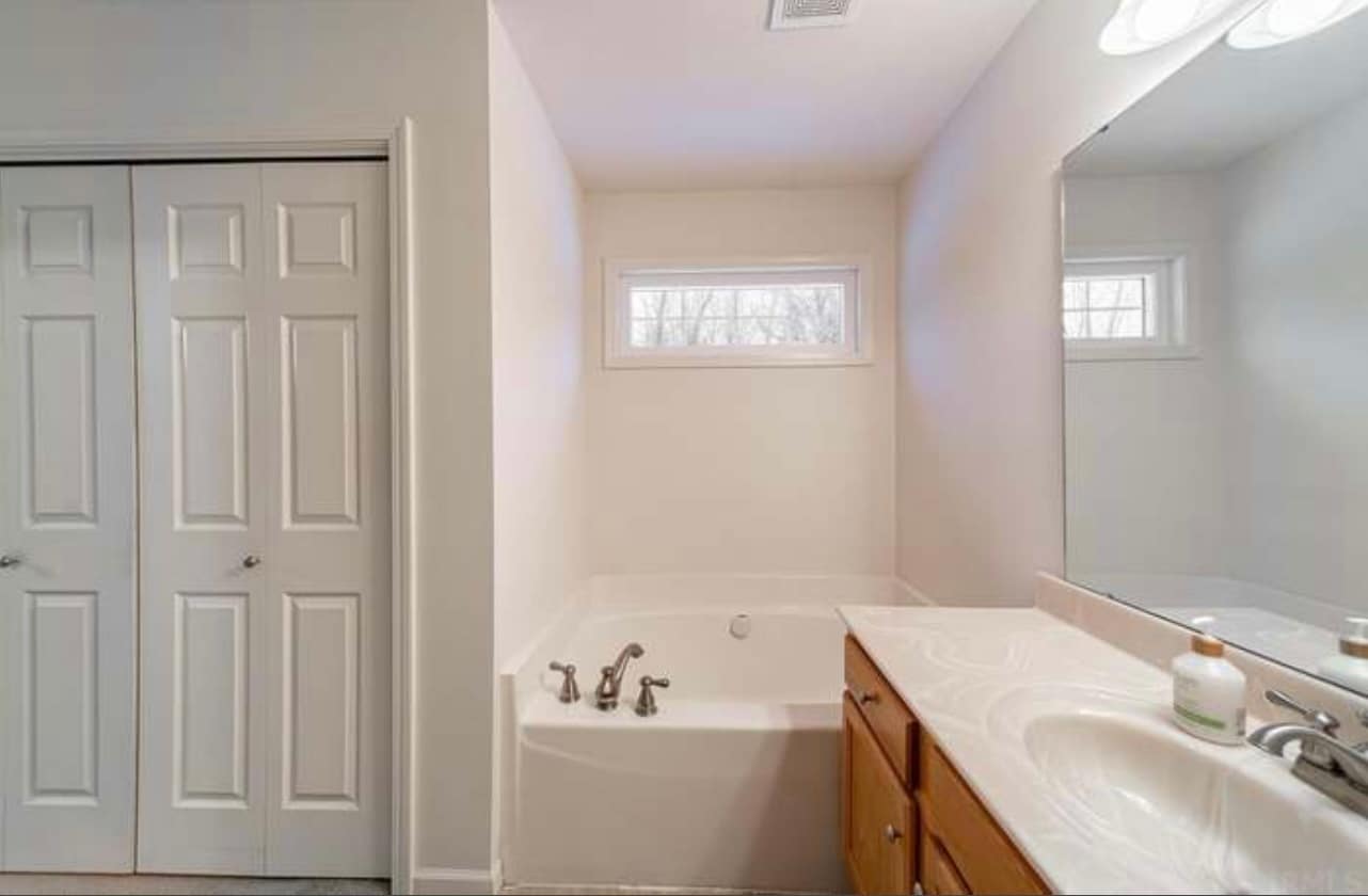 Master Full Bathroom! - 3524 Durham Ln