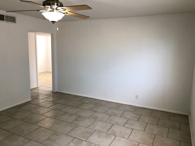 Building Photo - Cute 3 Bedroom Home on Large Fully Fenced Lot!