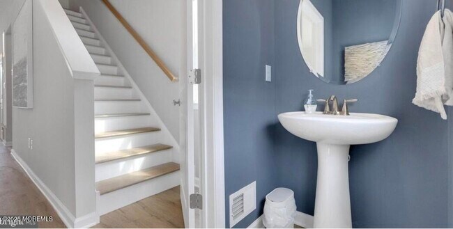 Building Photo - 10 Baybreeze Dr