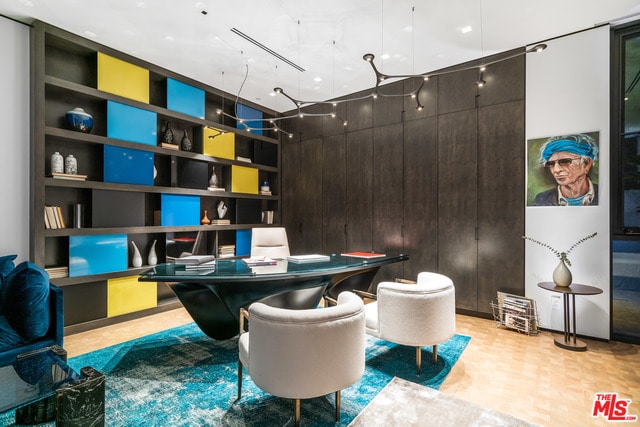 Building Photo - 809 N Rexford Dr