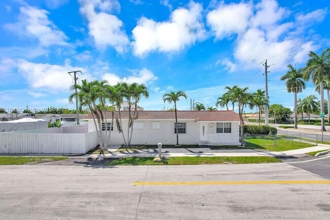 Building Photo - 2400 SW 103rd Ct