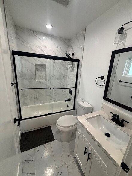 Building Photo - 5526 S Wilton Pl