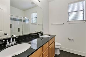 Building Photo - 13420 Lyndhurst St