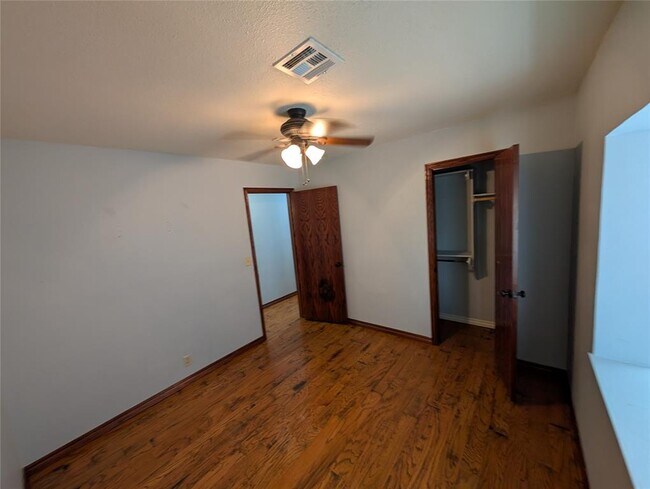 Building Photo - 409 SW 27th Pl