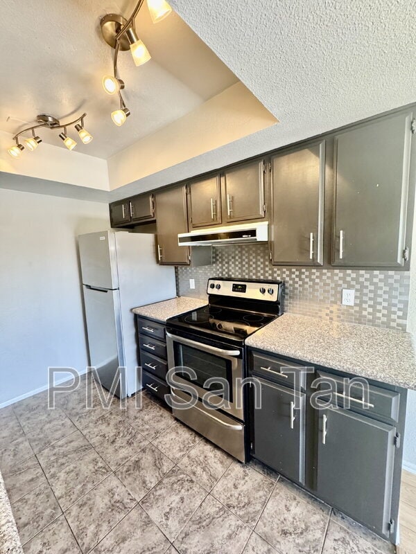 Building Photo - 1265 N Granite Reef Rd