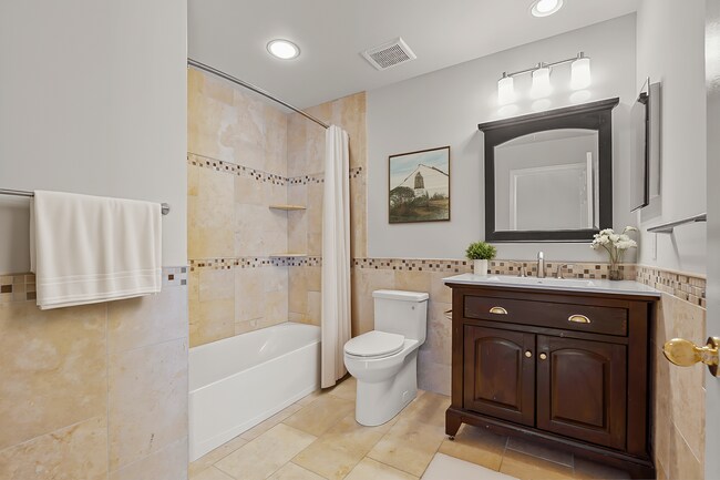 Building Photo - 1022 Crestfield Dr