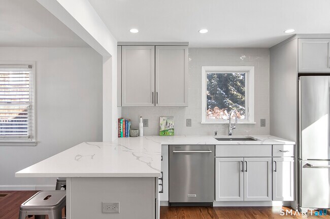 Building Photo - 26 Chelene Rd