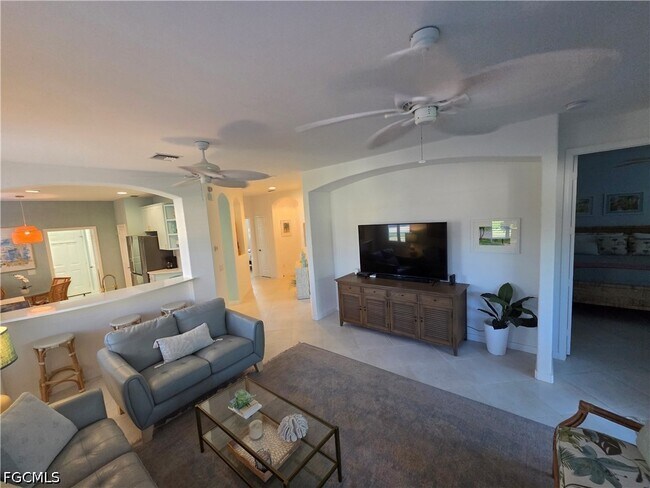 Building Photo - 10640 Camarelle Cir