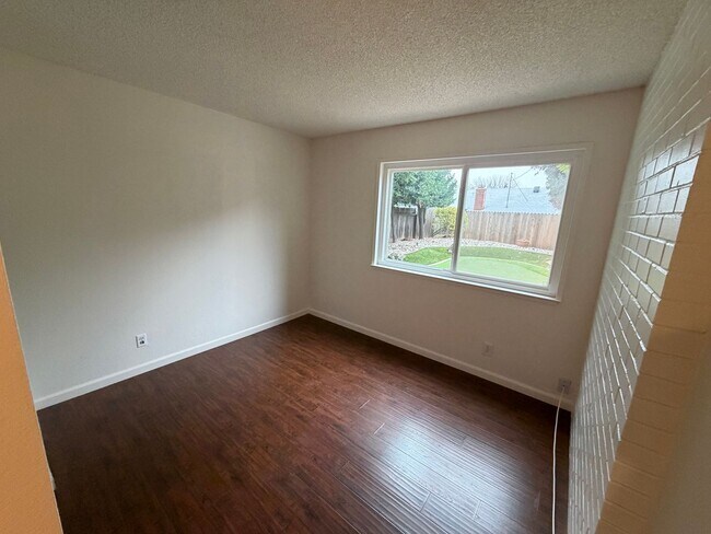 Building Photo - 4 Bedroom | 3 Bathroom | Home in Roseville