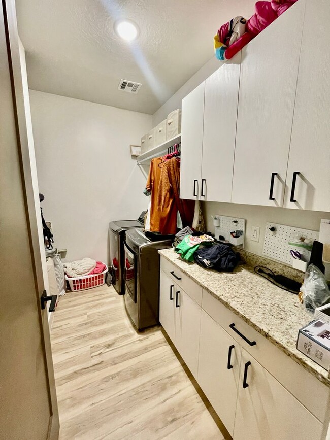 Building Photo - Beautiful Four-Bedroom Luxury Sage Villas Townhome in Ivins