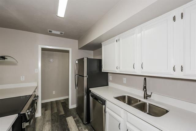 Building Photo - 4129 7 Gables St