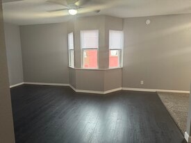 Building Photo - 524 E Grand Ave