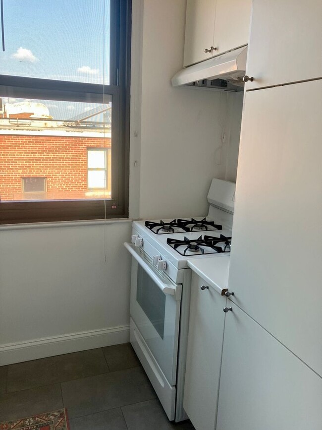 Building Photo - Updated Corner Unit at the Swarthmore in Foggy Bottom