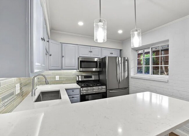 Building Photo - 7829 Royal Ln