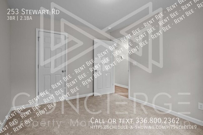 Building Photo - 253 Stewart Rd SE