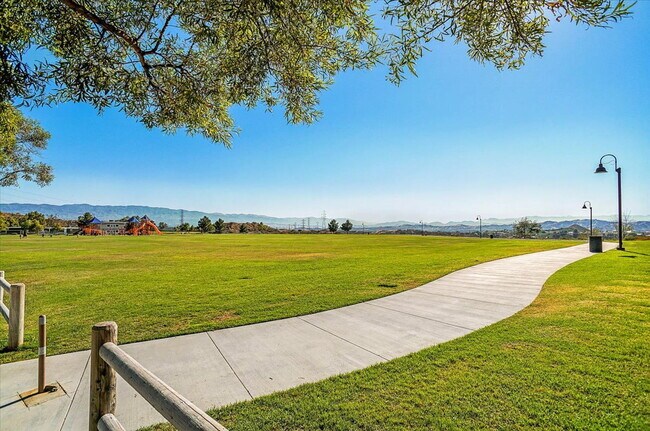 Building Photo - "Spacious 4-Bedroom Retreat with Cozy Fireplace on Starfall Way, Santa Clarita!"