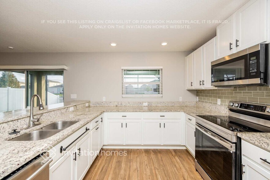 Building Photo - 10619 Laguna Plains Dr