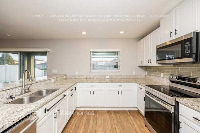 Building Photo - 10619 Laguna Plains Dr