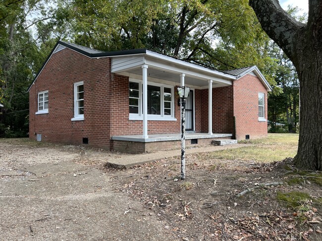 Building Photo - 323 Lee St