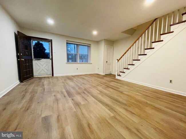 Building Photo - 2129 Longshore Ave