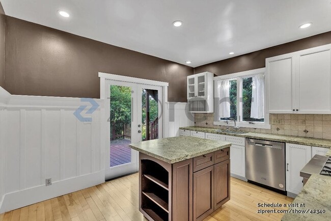 Building Photo - 654 Chetwood St