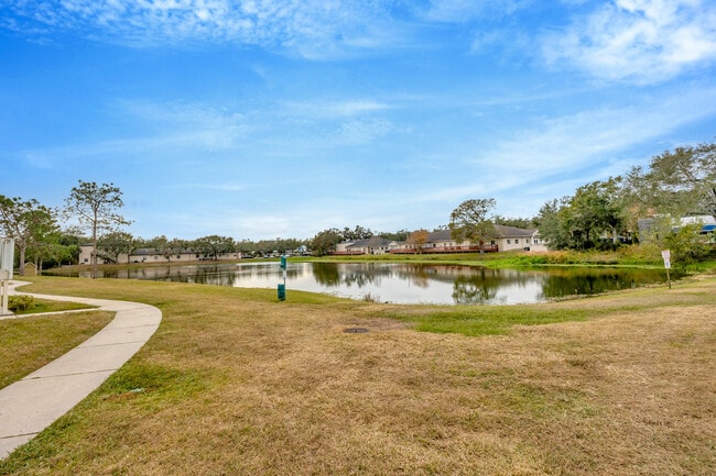 Building Photo - Lake Parsons Green