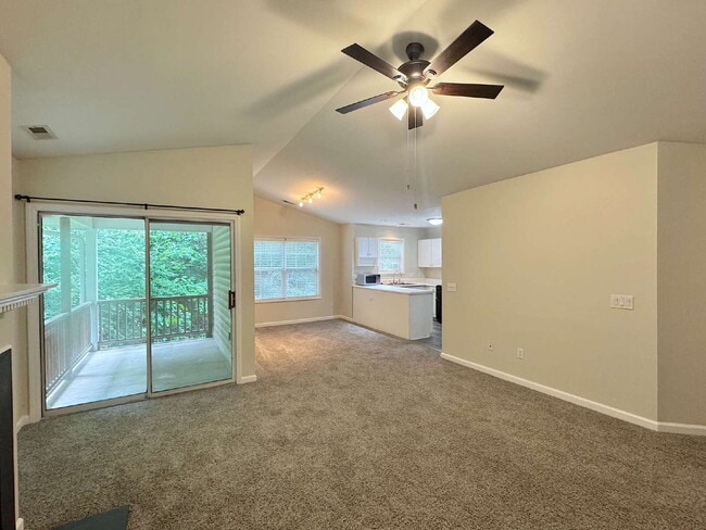 Building Photo - Beautiful 2 Bedroom Condo in Cary!