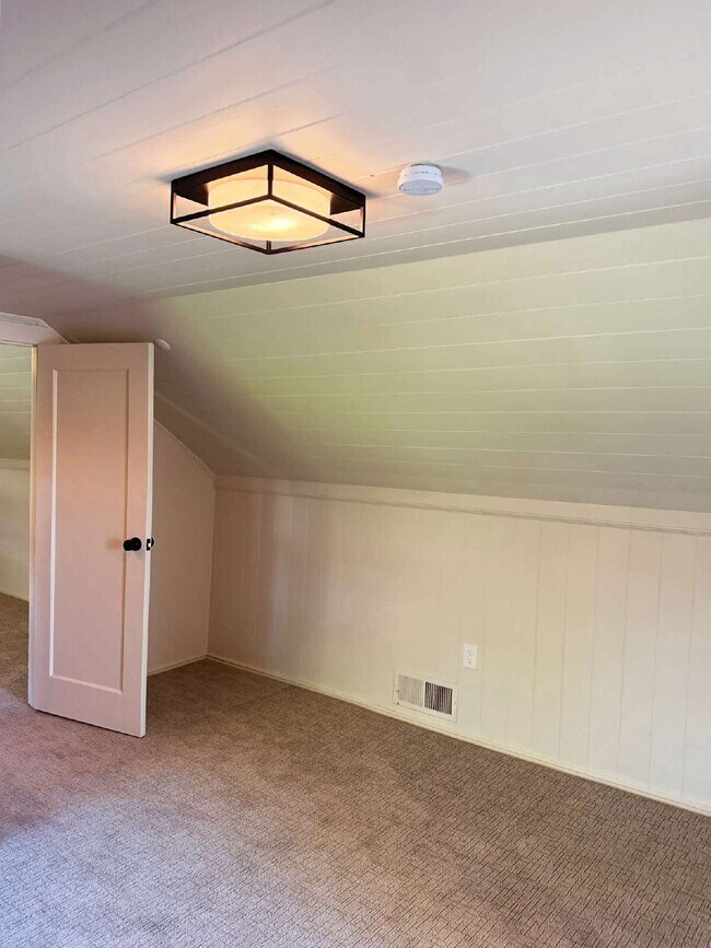 Building Photo - Spacious Two-Story Ranch Home Near Sonoma