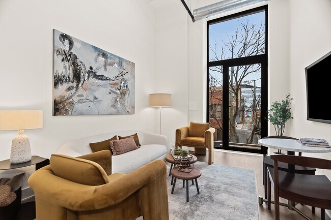 Building Photo - 813 W Evergreen Ave