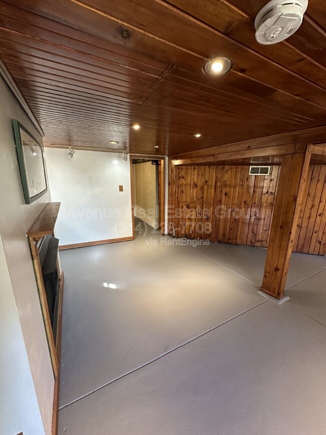 Building Photo - 425 Bismark Ave