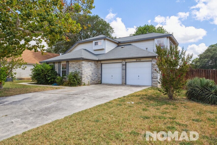 Building Photo - 2700 Cedar Ln
