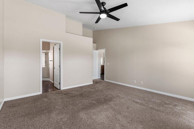 Building Photo - Sedona Hills Stunner!