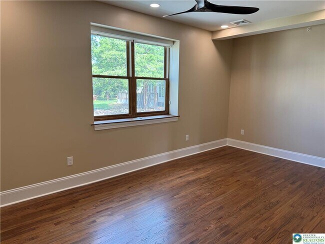 Building Photo - 330 Linden Ave