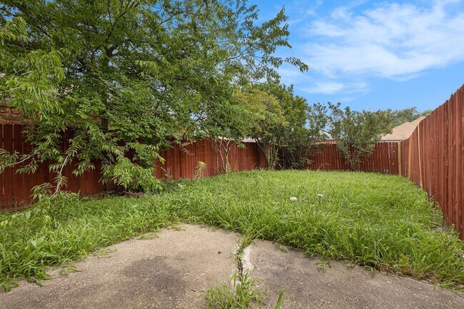 Building Photo - Beautiful Home in Dallas County