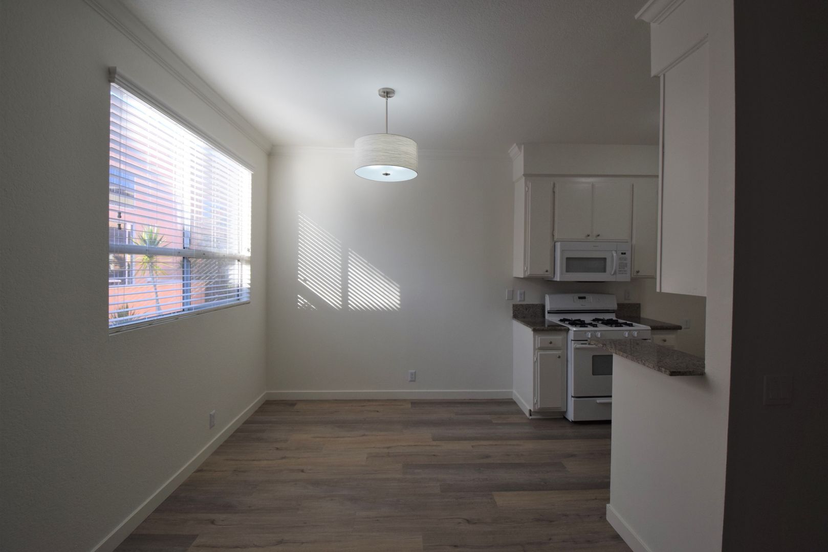 Building Photo - 11107 La Maida St