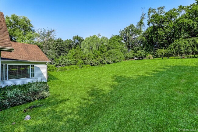 Building Photo - 124 Willow Tree Rd