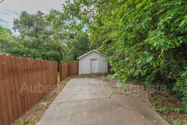 Building Photo - 2056 McDowell St