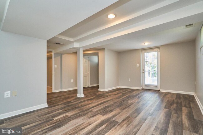 Building Photo - 20315 Youngs Cliff Rd