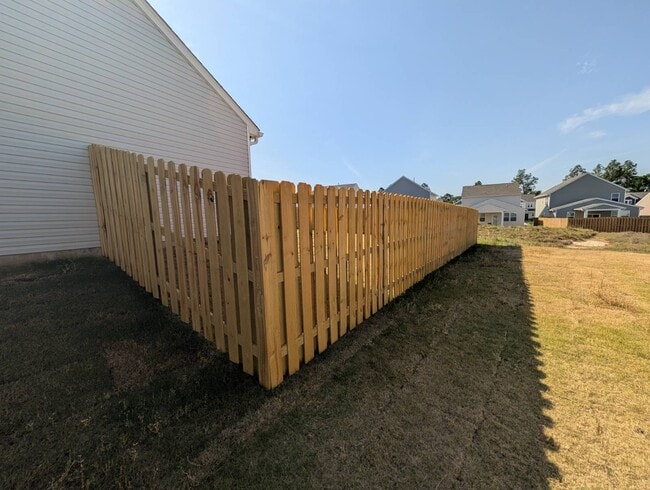 Building Photo - 985 Tess St