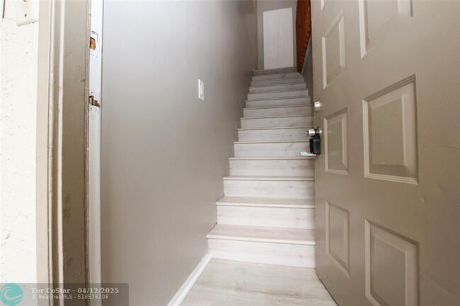 Building Photo - 704 Gardens Dr