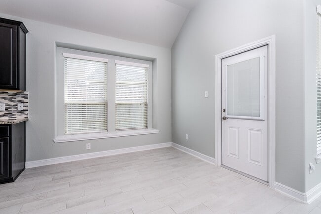 Building Photo - 204 Upland Dr